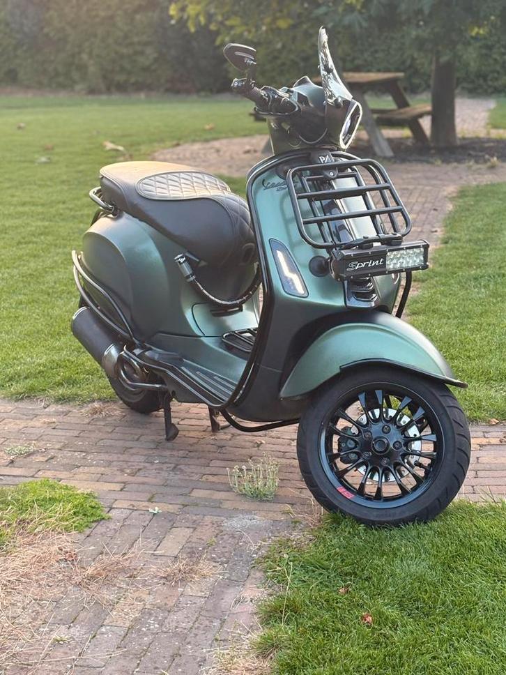 Custom Vespa sprint 80cc full option, Fietsen en Brommers, Scooters | Vespa, Zo goed als nieuw, Vespa S, Maximaal 45 km/u, Benzine