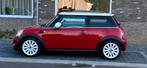Mooie rood witte Mini 1.6 ONE 2012 122PK met Gladen Hifi, Auto's, Voorwielaandrijving, 4 cilinders, 4 stoelen, 122 pk