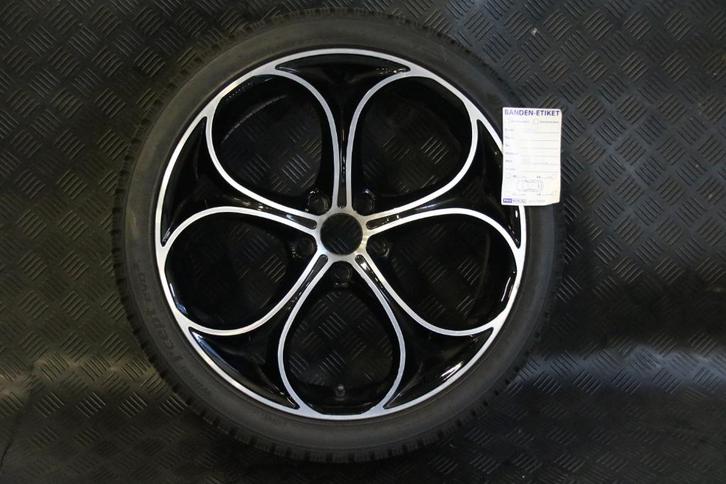 Originele Alfa Romeo Giulia velgen + Hankook winterbanden, Auto-onderdelen, Banden en Velgen, Velg(en), Zomerbanden, 17 inch, 255 mm