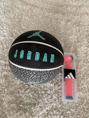Michael Jordan basketbal met luchtpomp! beschikbaar voor biedingen