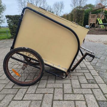 Transportkar met kist, vering & waterdichte bodem  beschikbaar voor biedingen