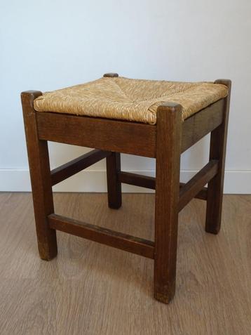 Vintage houten kruk met rieten / biezen zitting beschikbaar voor biedingen