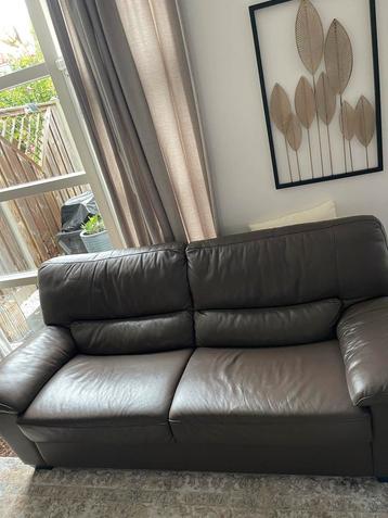 Leren bankstel 3+2 persoons beschikbaar voor biedingen