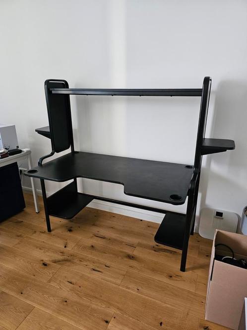 Gaming desk / computer desk Ikea Fredde, Huis en Inrichting, Tafels | Bijzettafels, Zo goed als nieuw, Rechthoekig, 60 cm of meer