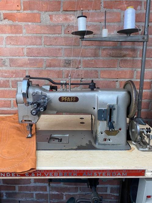 INDUSTRIE NAAIMACHINE 3 VOUDIG TRANSPORT 2 NAALDS PFAFF 146, Hobby en Vrije tijd, Naaimachines en Toebehoren, Gebruikt, Naaimachine