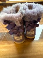 UGG Bailey Bow Maat 26 Lila Paars strikjes uggs laarsjes, Ophalen of Verzenden, Zo goed als nieuw, Meisje, Laarzen