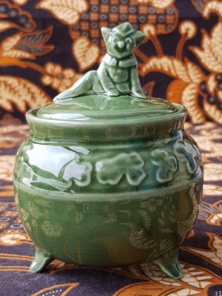 Mooie oude SylvaC suikerpot uit Engeland met een Pixie., Antiek en Kunst, Antiek | Porselein, Ophalen of Verzenden