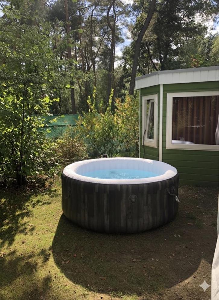 Jacuzzi huren - In de herfstvakantie heerlijk ontspannen?, Tuin en Terras, Bubbelbaden en Hottubs, Zo goed als nieuw, Opblaasbaar