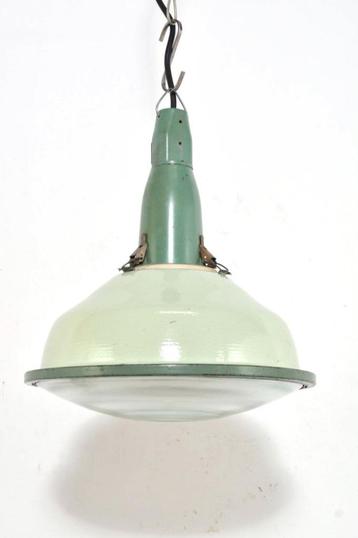 Vintage hanglamp geëmailleerd fabriekslamp bol glas 50s beschikbaar voor biedingen