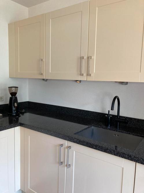 Te koop hoek keuken  creme bieden, Huis en Inrichting, Keuken | Complete keukens, Gebruikt, Hoekkeuken, Crème, Composiet, Ophalen
