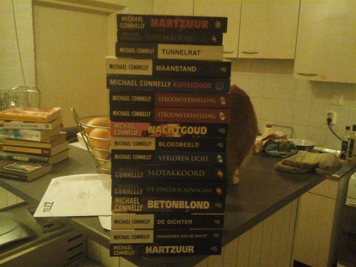 michael connelly -84 stuks-uitstekende staat-losse verkoop, Boeken, Thrillers, Zo goed als nieuw, Ophalen of Verzenden