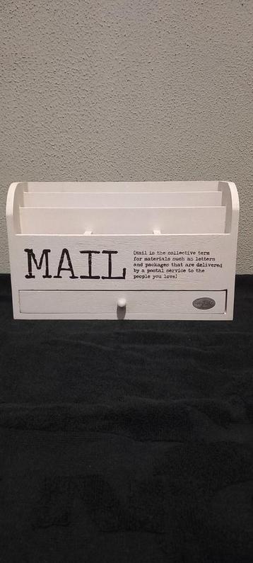 RIVERDALE Postvakhouder. beschikbaar voor biedingen