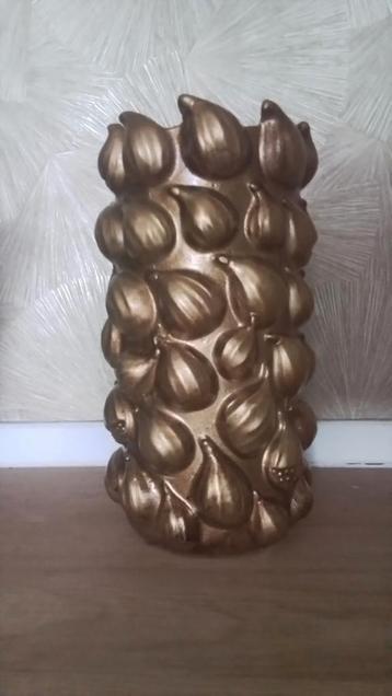 Mooie goud kleurige vijgen vaas  beschikbaar voor biedingen