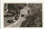ARNHEM WILLEMSPLEIN GEPARKEERDE AUTOS BUT VERHEUL TROLLEYBUS, Verzamelen, Ansichtkaarten | Nederland, Ophalen of Verzenden, 1940 tot 1960