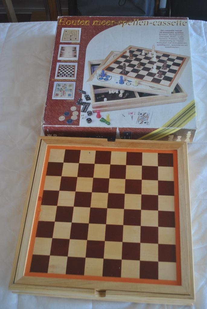 Bordspellen, meedere spellen in 1 doos, Hobby en Vrije tijd, Gezelschapsspellen | Bordspellen, Gebruikt, Vijf spelers of meer