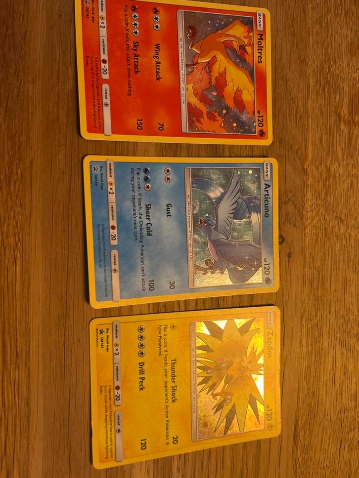 Moltres, Articuno & Zapdos SM143-145 (2018), Hobby en Vrije tijd, Verzamelkaartspellen | Pokémon, Zo goed als nieuw, Losse kaart