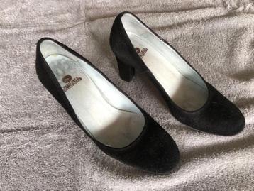 Dames Schoenen beschikbaar voor biedingen