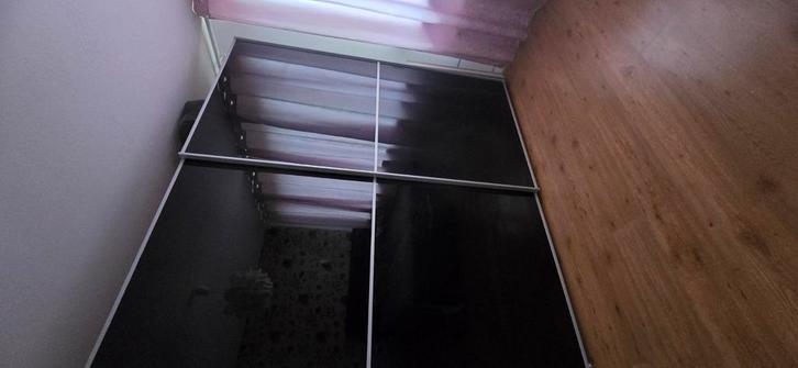 Ikea kledingkast GRATIS moet weg, Huis en Inrichting, Kasten | Kledingkasten, Gebruikt, Ophalen of Verzenden