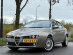 Alfa Romeo 159 2.2 JTS Distinctive | Grigio Titanio | Volled, Auto's, Voorwielaandrijving, Parkeersensor, Stof, Gebruikt