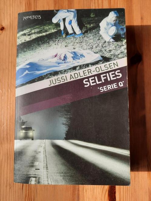 Jussi Adler-Olsen - Selfies, Boeken, Thrillers, Zo goed als nieuw, Nederland, Ophalen of Verzenden