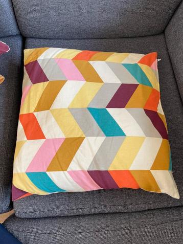 Ikea cushion with cover 4 pieces 2 euro per piece beschikbaar voor biedingen