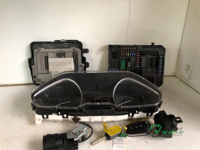 Kontaktslot + computer van een Peugeot 208, Auto-onderdelen, Overige Auto-onderdelen, Peugeot, Gebruikt, 3 maanden garantie, Ophalen of Verzenden