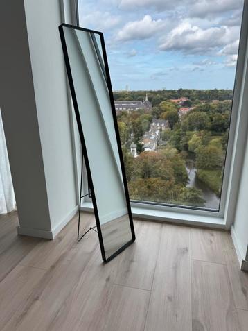 SPIEGEL LANG beschikbaar voor biedingen