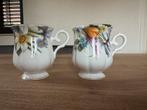 Vintage mokken Bone China met bloemen motief, Ophalen of Verzenden, Zo goed als nieuw, Overige stijlen, Kop(pen) en/of Schotel(s)