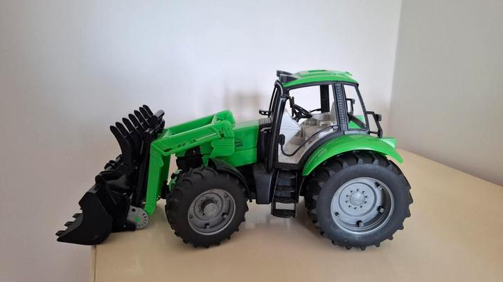 Speelgoed Tractor Bruder Deutz-fahr met Voorlader, Hobby en Vrije tijd, Modelbouw | Auto's en Voertuigen, Zo goed als nieuw, Overige typen