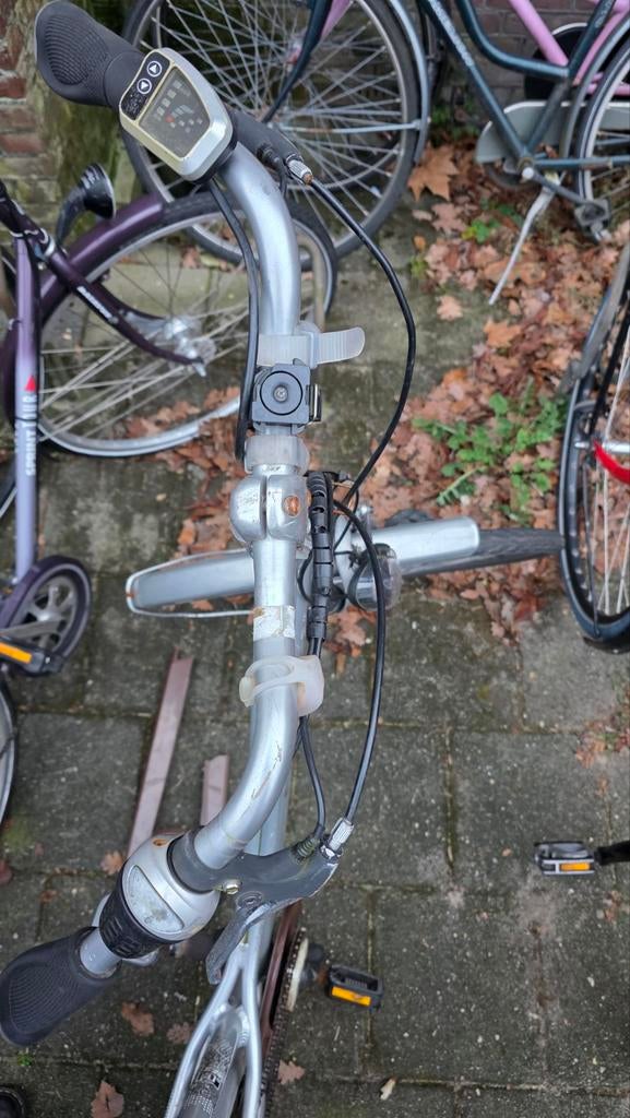 Elektrische fiets - Gratis batterij, rest kapot, Fietsen en Brommers, Elektrische fietsen, Ophalen of Verzenden, Gebruikt, Overige merken