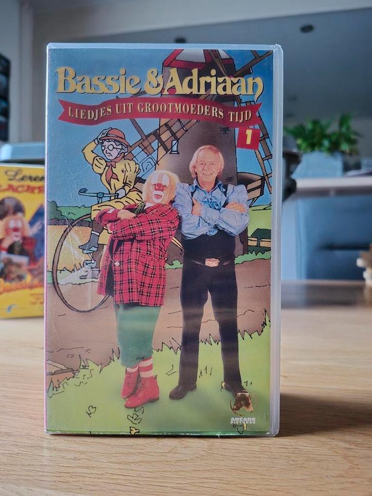 Bassie en Adriaan banden, o.a Grootmoeders tijd, Cd's en Dvd's, VHS | Kinderen en Jeugd, Zo goed als nieuw, Kinderprogramma's en -films