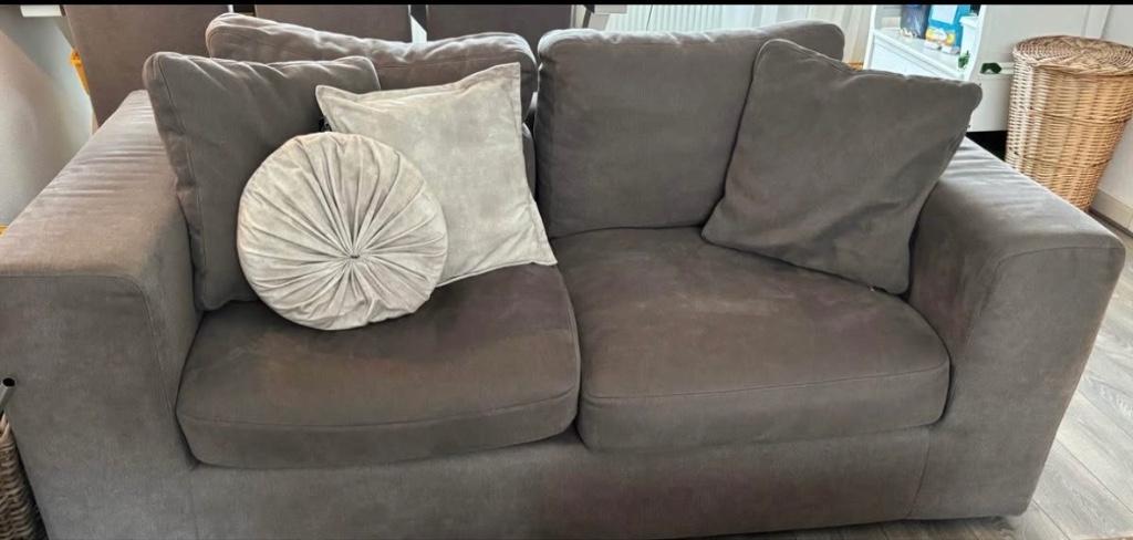 Mooie, nette 2 zits bank kleur taupe, Huis en Inrichting, Banken | Bankstellen, Ophalen, Tweepersoons, 75 tot 100 cm, Rechte bank