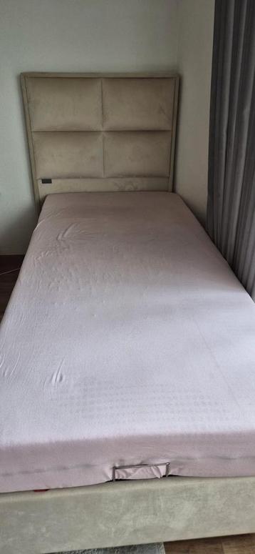 2× Beige eenpersoons Boxspring  beschikbaar voor biedingen
