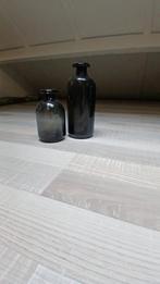 2 zwarte glazen vaasjes, Zwart, Ophalen of Verzenden, Minder dan 50 cm, Glas