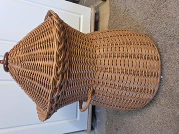 Rotan opberg/was mand beschikbaar voor biedingen
