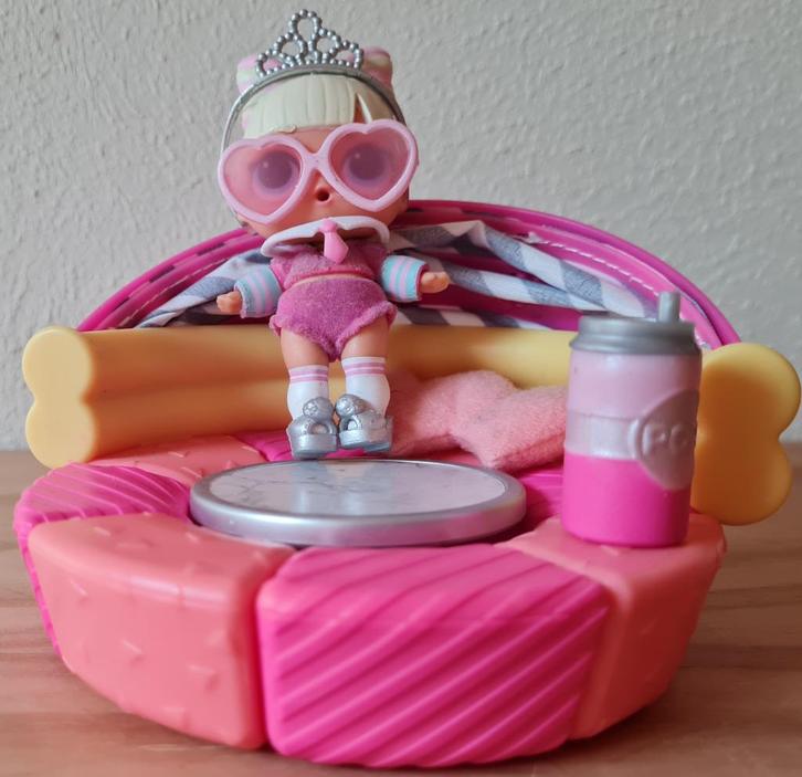 L.O.L. Surprise! Furniture Serie 5 Day Bed & Suite Princess, Kinderen en Baby's, Speelgoed | Poppen, Gebruikt, Overige typen, Ophalen of Verzenden