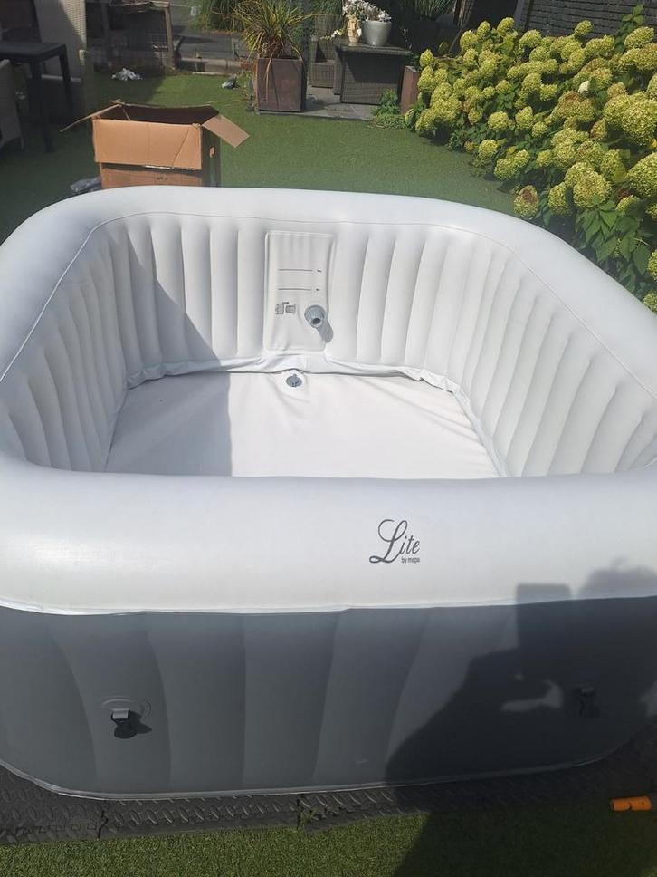 Opblaasbare Jacuzzi - Lite by Mega, Tuin en Terras, Bubbelbaden en Hottubs, Zo goed als nieuw, Opblaasbaar, Ophalen