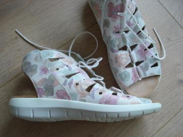 Bijna nieuwe leren HELVESKO sandalen maat 37 beschikbaar voor biedingen