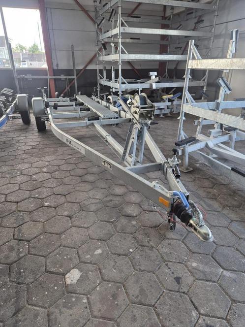 Kalf trailer, Watersport en Boten, Boottrailers, Zo goed als nieuw, Sloepentrailer, Minder dan 1500 kg, Minder dan 6 meter, Verstelbare verlichting
