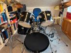 compleet zwart drumstel / opzetten en spelen maar..., Muziek en Instrumenten, Drumstellen en Slagwerk, Ophalen, Zo goed als nieuw