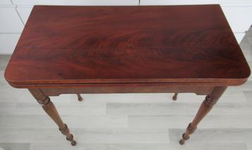 Mahonie sidetable of kaarttafel met nieuw vilt beschikbaar voor biedingen