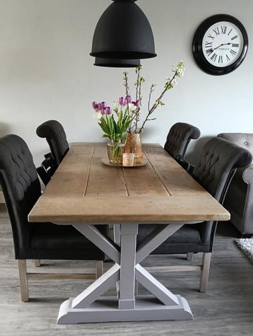 PRACHTIGE EIKEN LANDELIJKE STEVIGE EETTAFEL. beschikbaar voor biedingen