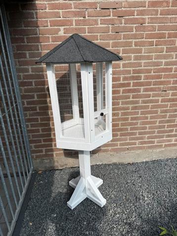 Kleine voiliere nieuw evt 2 x vogelkooi vogel kooi beschikbaar voor biedingen