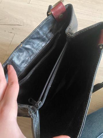 Mooie leren Moschino tas beschikbaar voor biedingen