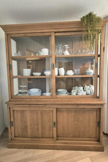 Vitrine buffetkast hout beschikbaar voor biedingen
