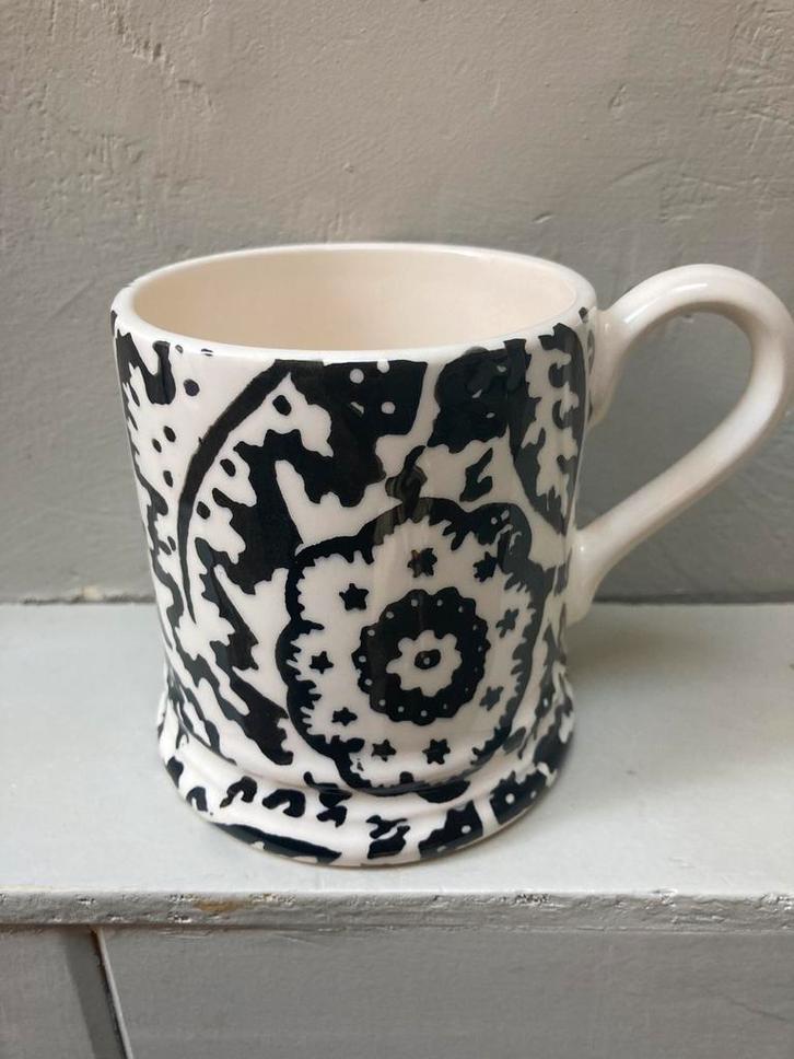 Emma Bridgewater Black Wallpaper Half Pint Mug, Huis en Inrichting, Keuken | Servies, Zo goed als nieuw, Kop(pen) en/of Schotel(s)