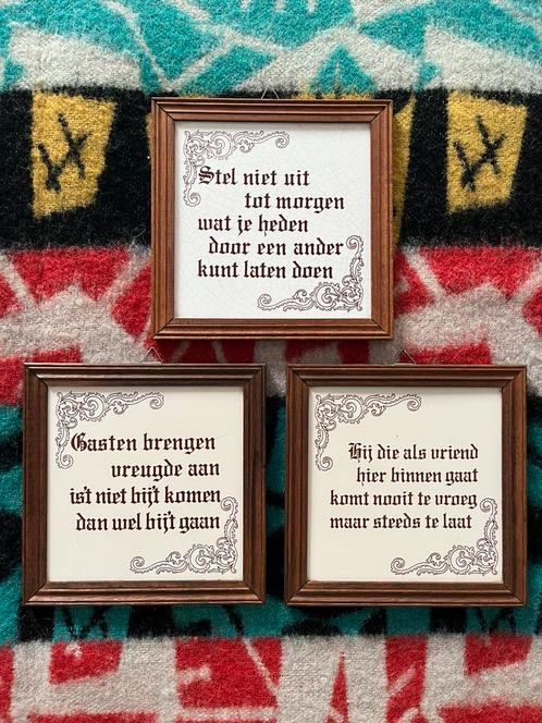 Set van 3 Nederlandse porseleinen wandtegels in houten lijst, Antiek en Kunst, Antiek | Wandborden en Tegels, Ophalen of Verzenden