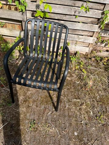 Tuinstoel zwart action, 3 maanden oud beschikbaar voor biedingen