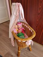 Rotan poppenwieg met 3 popjes, Kinderen en Baby's, Speelgoed | Poppen, Ophalen, Gebruikt, Overige typen