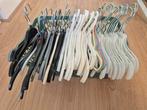 50 Kinderkledinghangers 26-32cm, Ophalen of Verzenden, Gebruikt